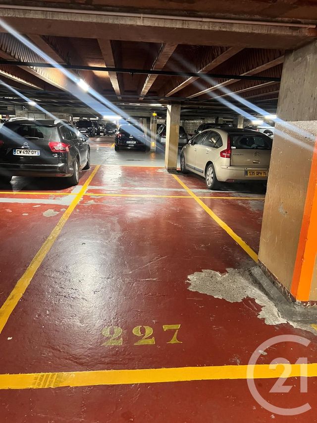 Parking à louer - 12 m2 - Paris - 75015 - ILE-DE-FRANCE